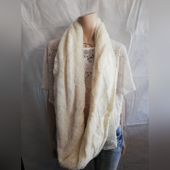 Scarf fau fur and wool - Picture 3 of 3